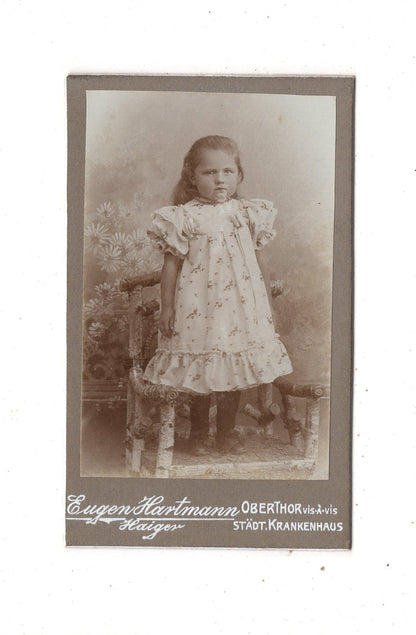 Fotografie Niedliches kleines Mädchen - Haiger um 1900