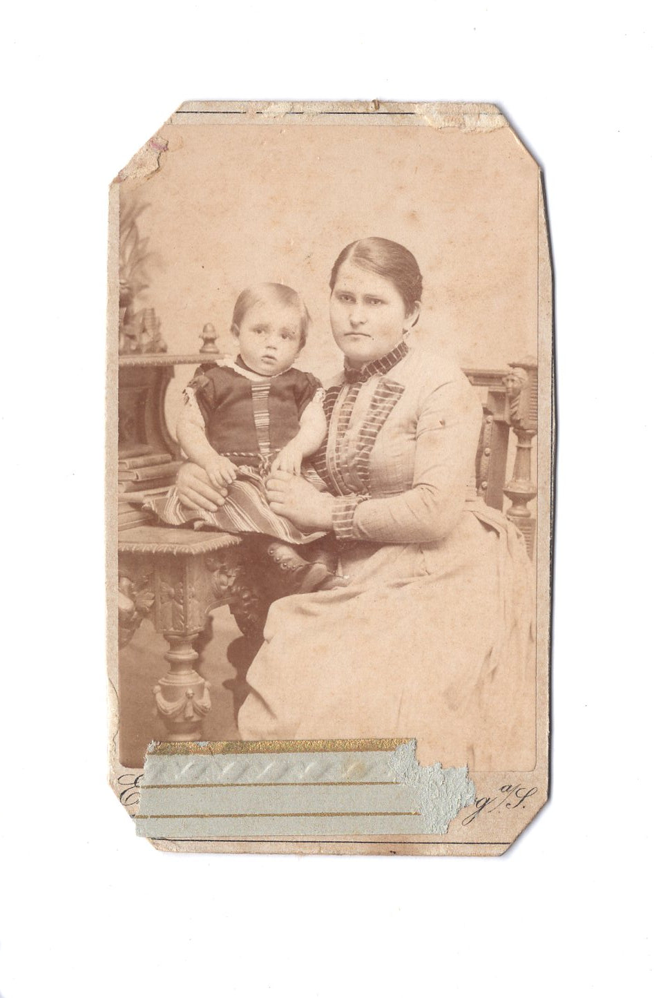 Fotografie Feine Dame mit kleinem Kind - Bernburg an der Saale 1880er