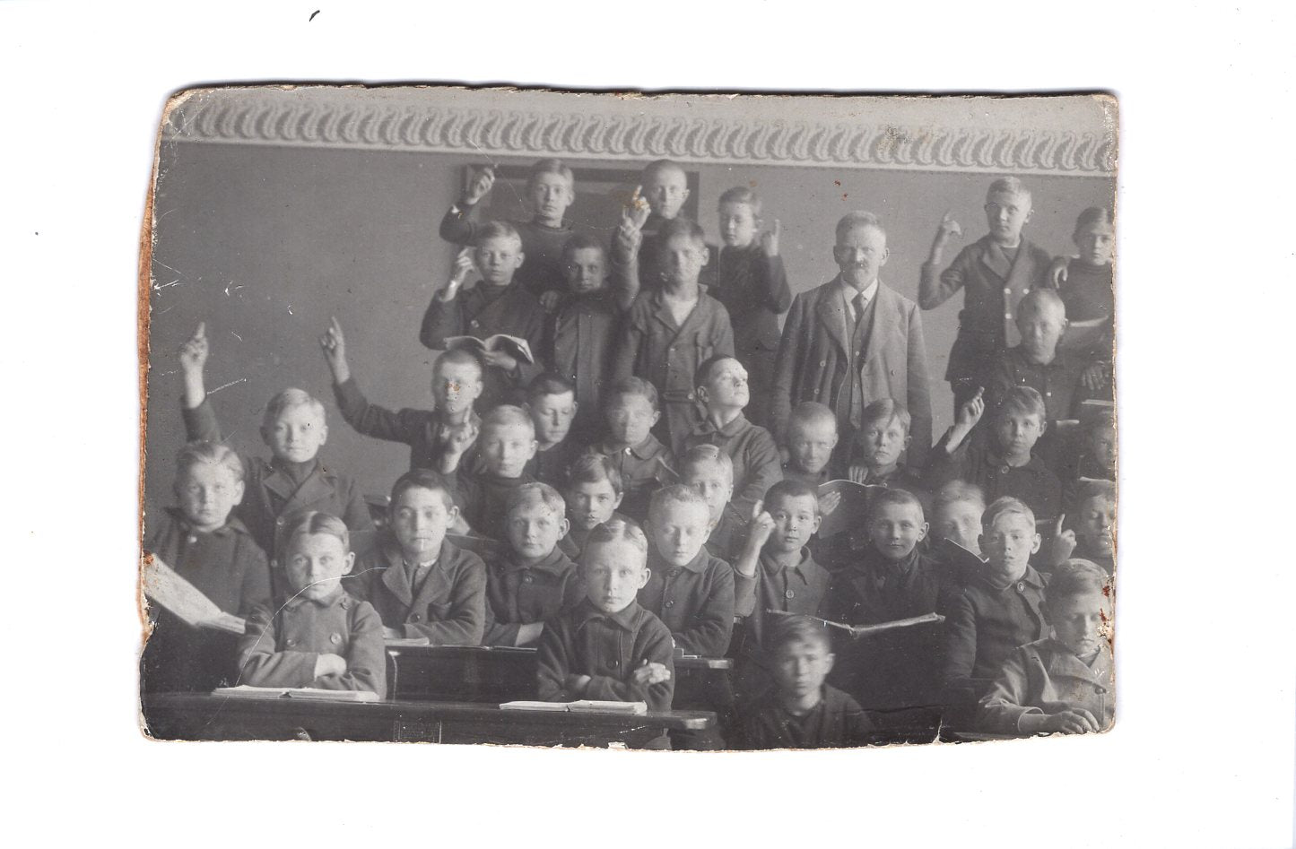 Fotografie Schönes Klassenfoto / Knabenklasse / Jungen - unbekannter Ort 1910er