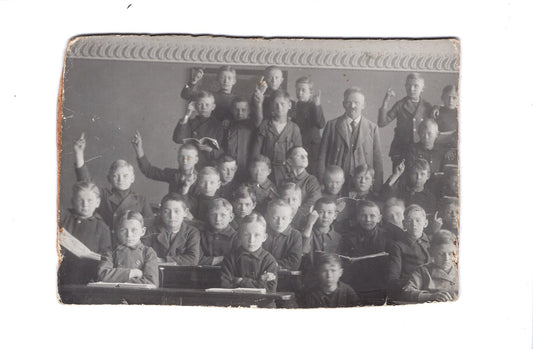 Fotografie Schönes Klassenfoto / Knabenklasse / Jungen - unbekannter Ort 1910er