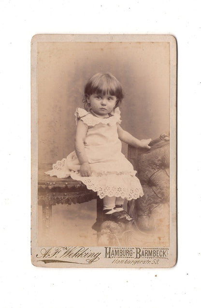 Fotografie Niedliches kleines Mädchen - Hamburg-Barmbek 1880er