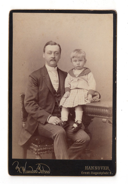 Fotografie Feiner Herr mit kleinem Jungen - Hannover 1880er / CAB U-33