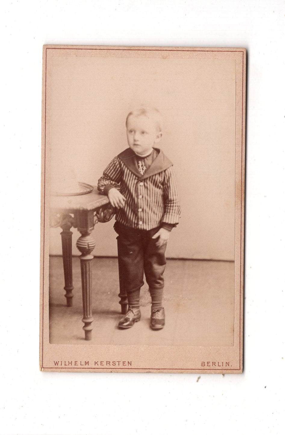 Fotografie Niedlicher kleiner Junge - Berlin 1889 / CDV M1-14