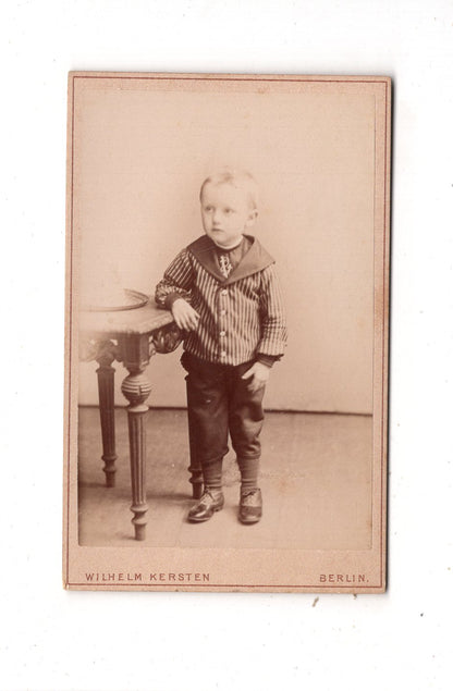 Fotografie Niedlicher kleiner Junge - Berlin 1889 / CDV M1-14