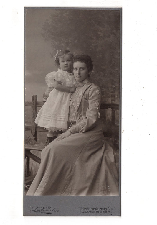 Fotografie Feine Dame mit kleinem Mädchen - Bremerhaven 1900er / CAB U-33