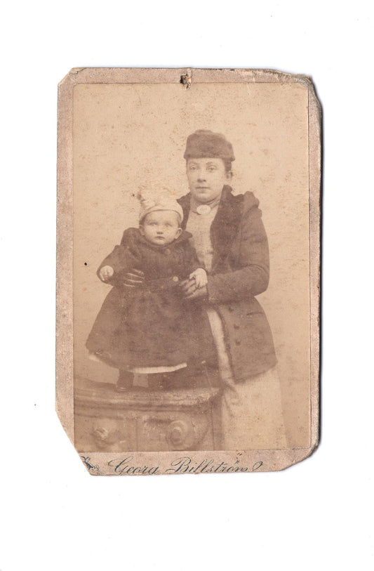 Fotografie Feine Dame mit kleinem Kind - Kiel 1880er