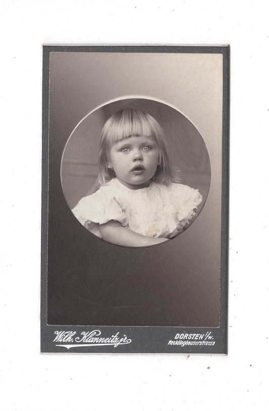 Fotografie Niedliches kleines Mädchen - Dorsten in Westfalen 1900er