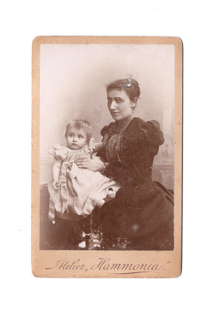 Fotografie Feine Dame mit kleinem Kind - Hamburg-Eimsbüttel um 1890