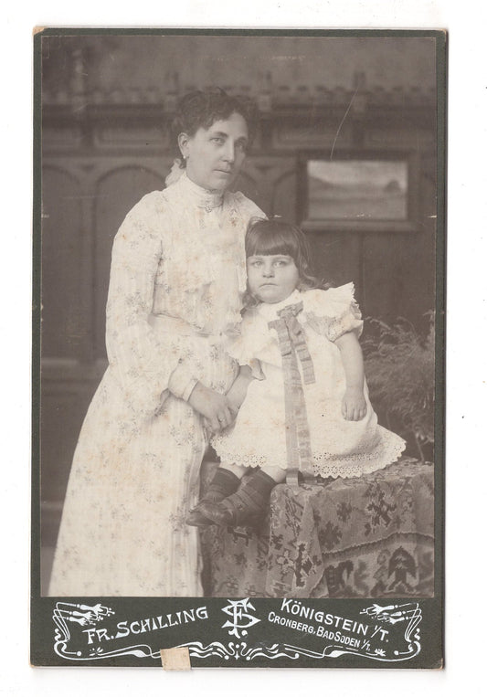 Fotografie Feine Dame mit kleinem Mädchen - Königstein im Taunus 1900er / CAB U-33