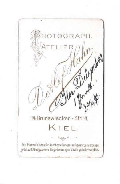Fotografie Feine Dame mit kleinem Kind / benannt - Kiel 1893