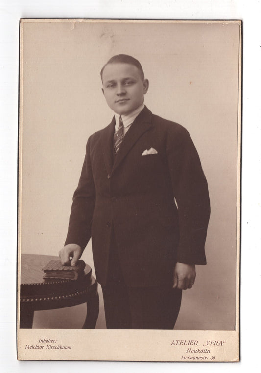 Fotografie Feiner Herr - Berlin-Neukölln um 1920 / CAB W-36