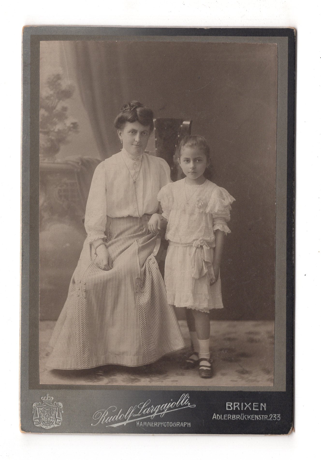 Fotografie Feine Dame mit Mädchen + Widmung - Brixen 1907 / CAB U-34