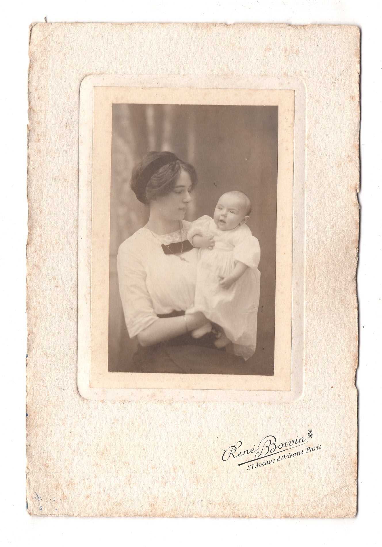 Fotografie Feine Dame mit Baby - Paris 1912 / CAB U-34