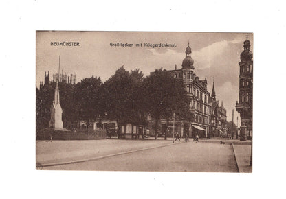 Ansichtskarte Neumünster / Großflecken mit Kriegerdenkmal