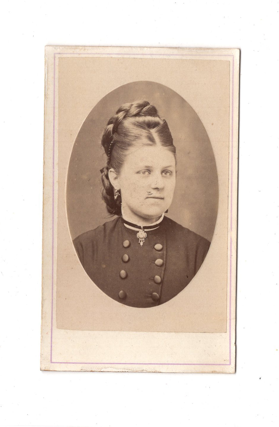 Fotografie Damenportrait - unbekannter Ort 1870er / CDV C1-11