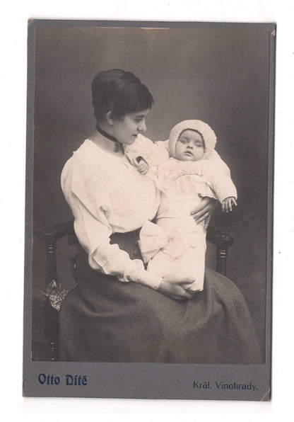Fotografie Feine Dame mit Baby - Kral. Vinohrady 1910er / CAB U-34