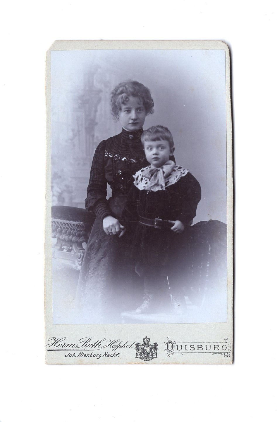 Fotografie Feine Dame und kleiner Junge - Duisburg 1900er