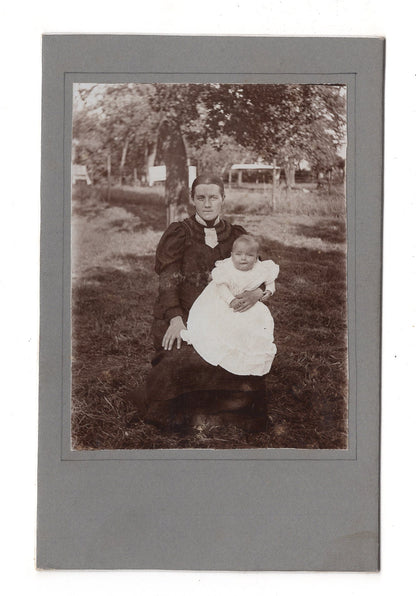 Fotografie Feine Dame mit Baby - Merscheid um 1900 / CAB U-34