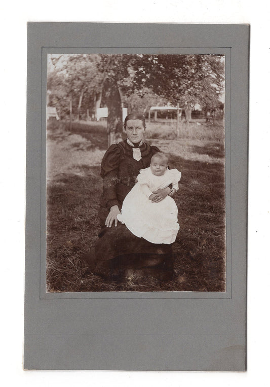 Fotografie Feine Dame mit Baby - Merscheid um 1900 / CAB U-34