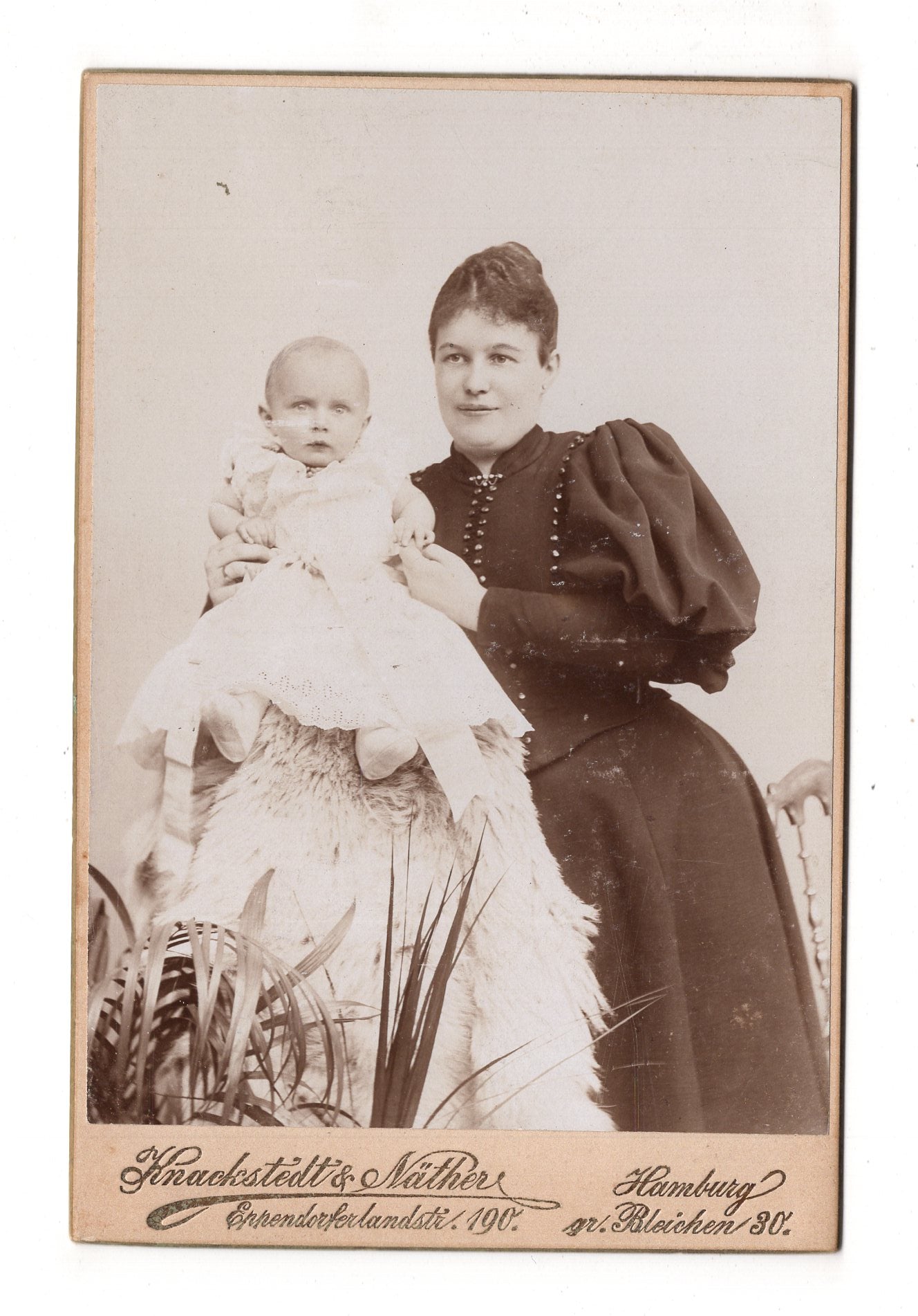 Fotografie Feine Dame mit Baby - Hamburg 1890er / CAB U-34