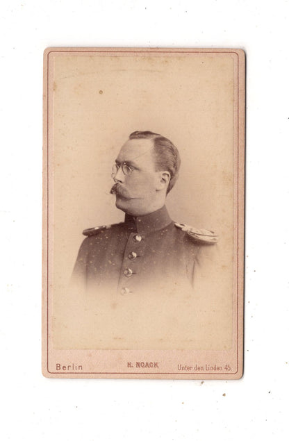 Fotografie Soldat mit Epauletten und Widmung - Berlin 1891