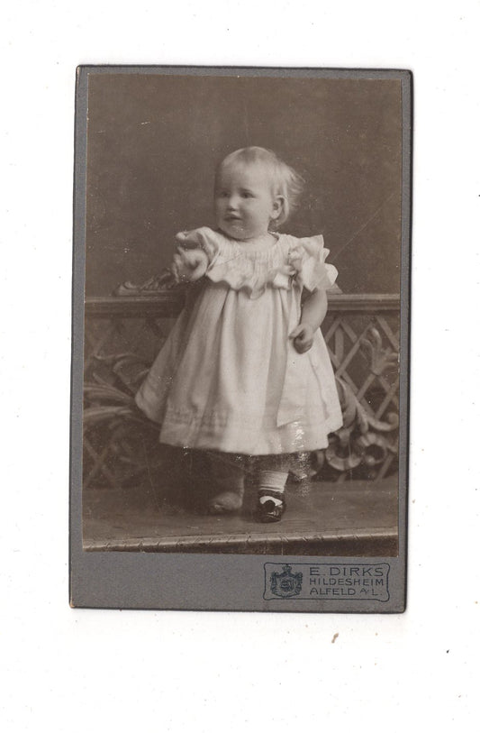 Fotografie Niedliches kleines Kind - Hildesheim / Alfeld 1900er / CDV M1-34