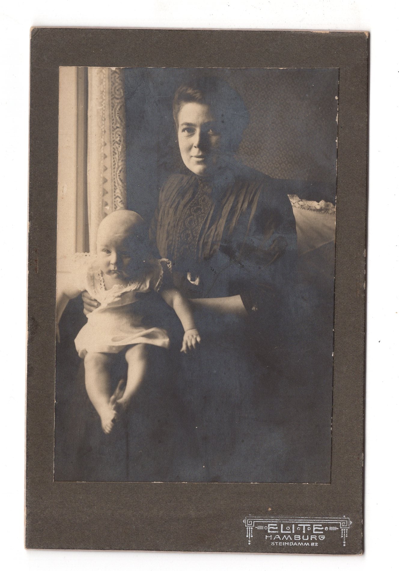 Fotografie Feine Dame mit Baby - Hamburg 1910er / CAB U-34