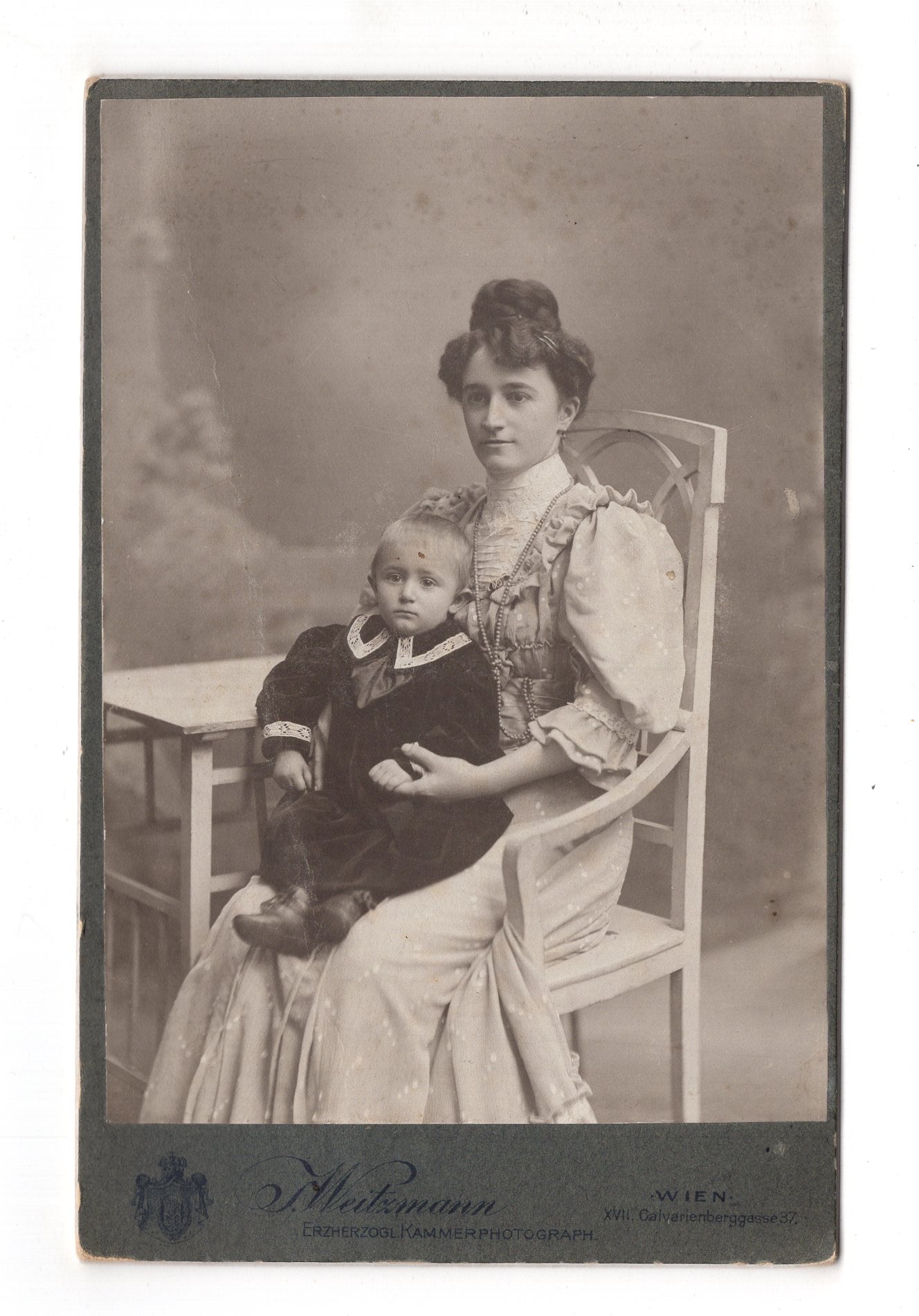 Fotografie Feine Dame mit kleinem Jungen - Wien um 1900 / CAB U-34