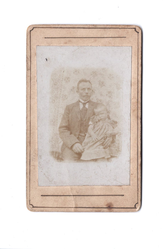 Fotografie Feiner Herr mit kleinem Kind - unbekannter Ort 1890er