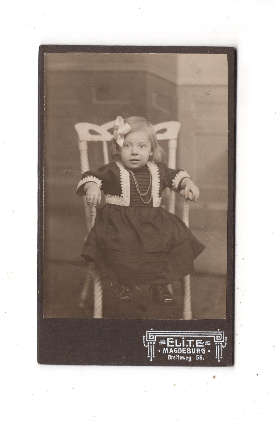 Fotografie Niedliches kleines Mädchen - Magdeburg 1900er