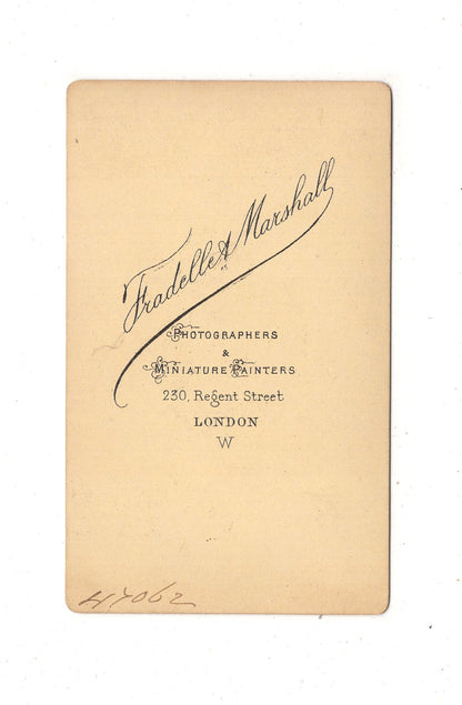 Fotografie Niedlicher kleiner Junge - London 1870er / CDV M1-15