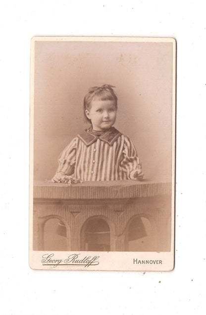 Fotografie Niedliches kleines Mädchen - Hannover 1880er