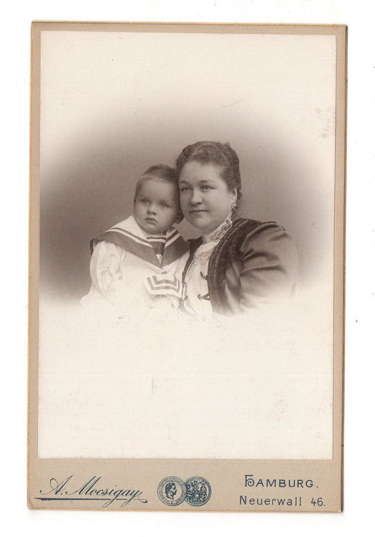 Fotografie Feine Dame und kleiner Junge - Hamburg um 1900 / CAB U-35