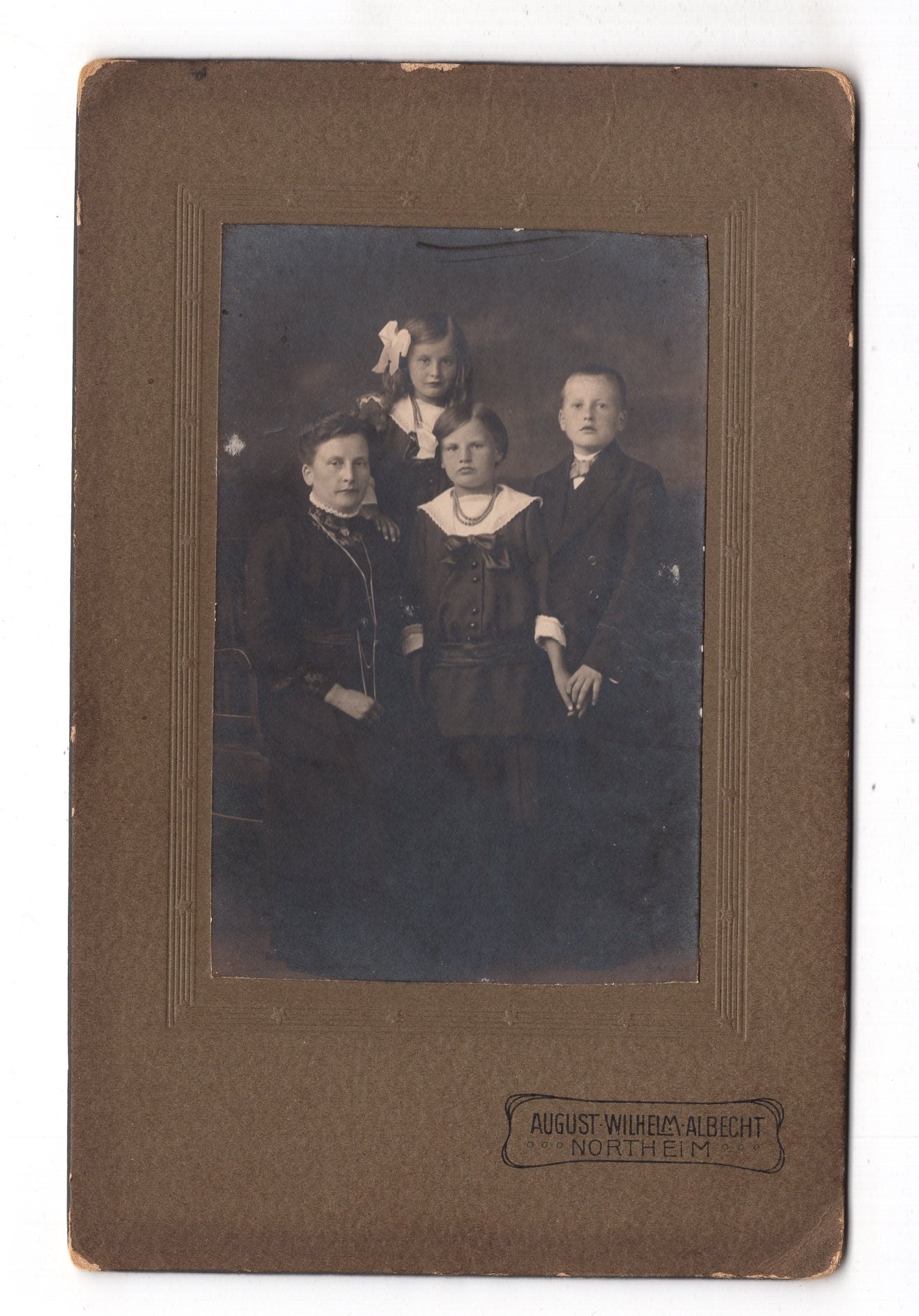 Fotografie Feine Dame mit kleinen Kindern - Northeim 1910er / CAB U-35