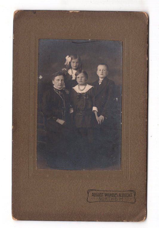 Fotografie Feine Dame mit kleinen Kindern - Northeim 1910er / CAB U-35
