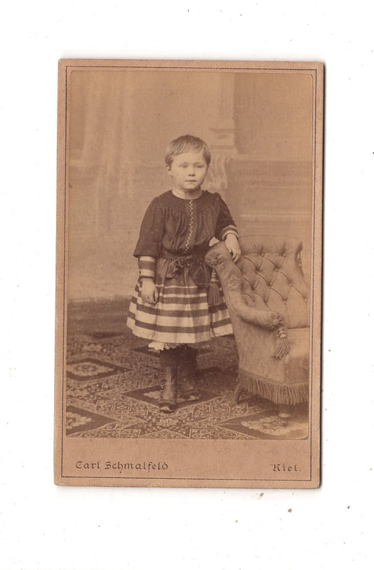 Fotografie Niedliches kleines Mädchen - Kiel 1880er