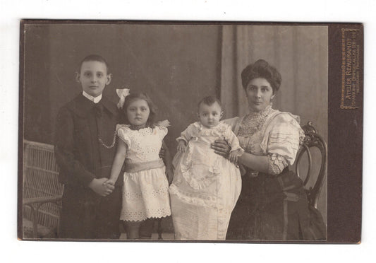 Fotografie Feine Dame mit kleinen Kindern - Hamburg 1900er  / CAB U-35