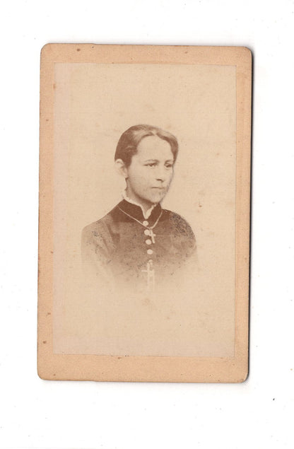 Fotografie Damenportrait - unbekannter Ort um 1880 / CDV C1-12