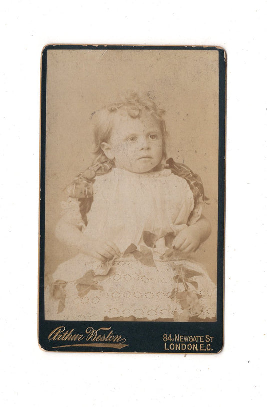 Fotografie Niedliches kleines Kind - London 1880er / CDV M1-35