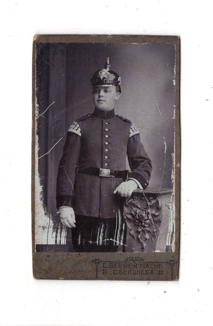 Fotografie Soldat mit Pickelhaube - Oberwiesa 1900er