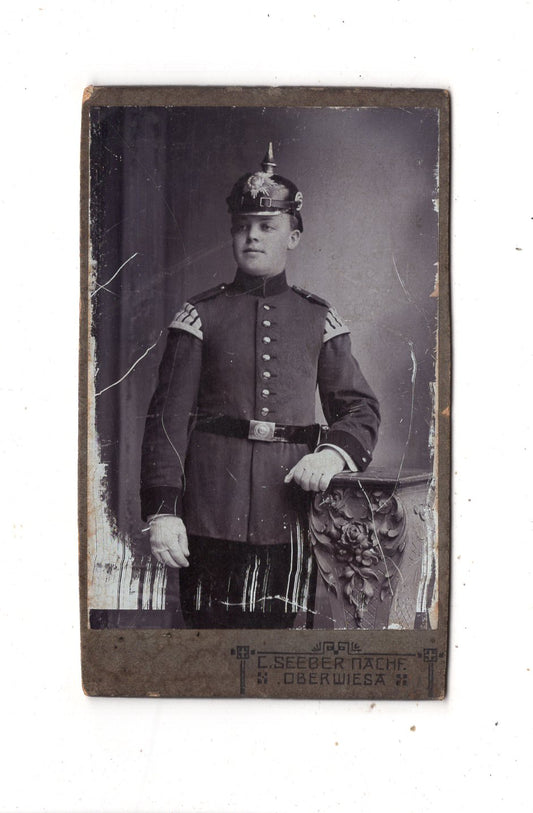 Fotografie Soldat mit Pickelhaube - Oberwiesa 1900er
