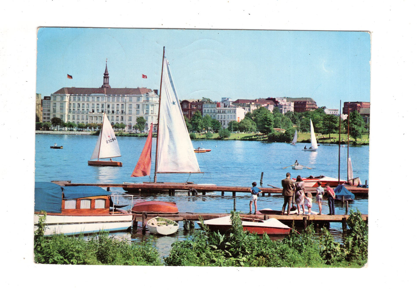 Ansichtskarte Hamburg / Blick über die Außenalster auf das Hotel Atlantic / K1-49