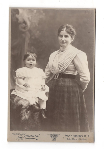 Fotografie Feine Dame mit kleinem Kind / benannt - Mannheim 1900er / CAB U-35