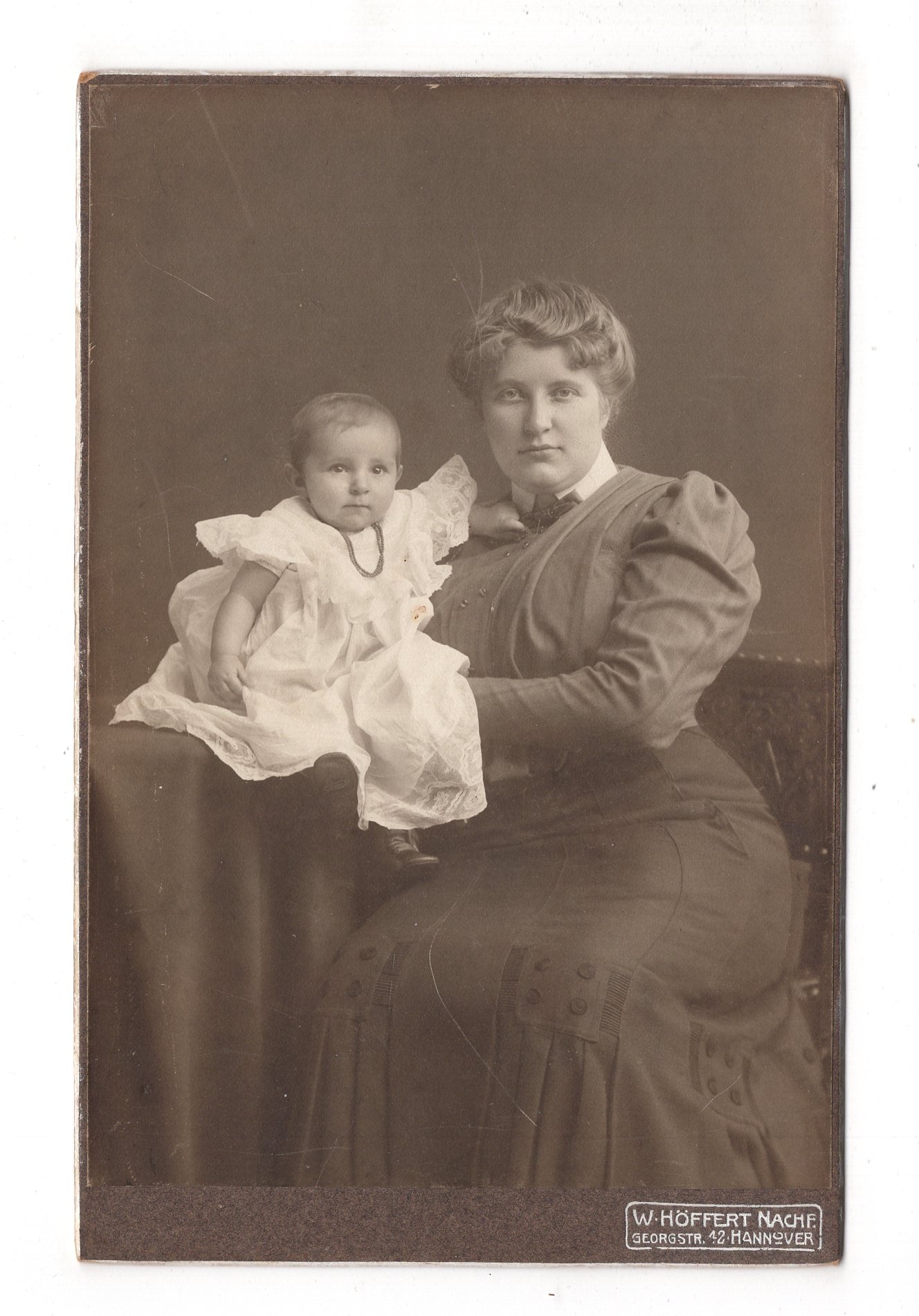 Fotografie Feine Dame mit kleinem Kind - Hannover 1900er / CAB U-35