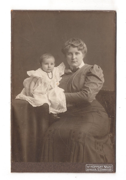 Fotografie Feine Dame mit kleinem Kind - Hannover 1900er / CAB U-35