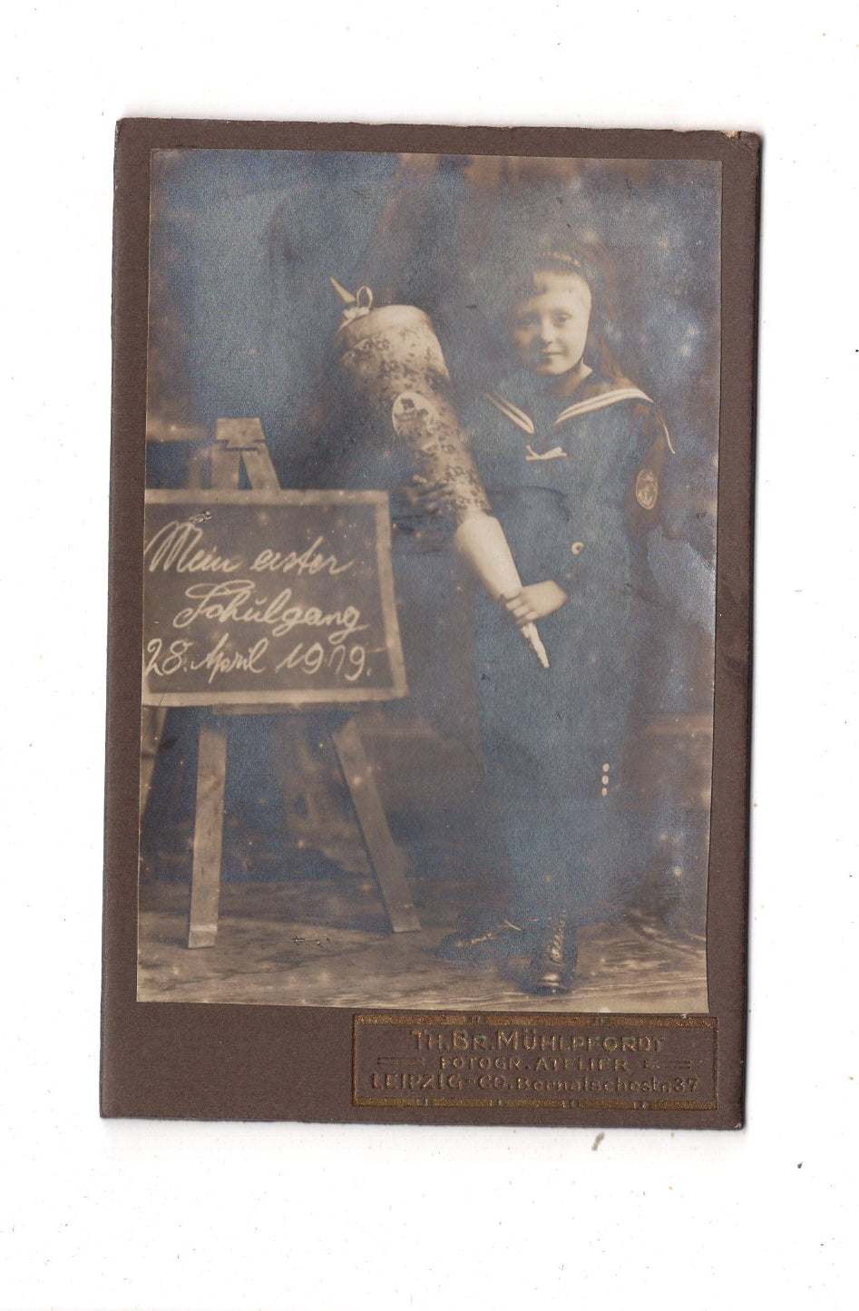 Fotografie Niedlicher kleiner Junge mit Schultüte - Leipzig 1919 / CDV M1-15