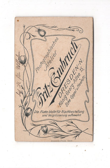 Fotografie Garde-Soldat mit Pickelhaube und Busch - Dresden 1910er