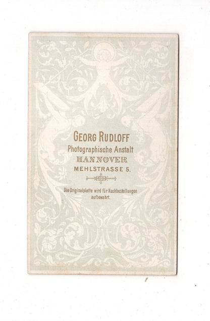 Fotografie Niedliches kleines Mädchen mit Puppe - Hannover 1880er / CDV M1-15