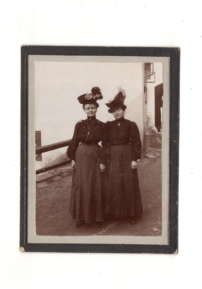 Fotografie Feine Damen - unbekannter Ort 1900er