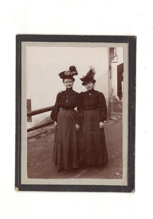 Fotografie Feine Damen - unbekannter Ort 1900er